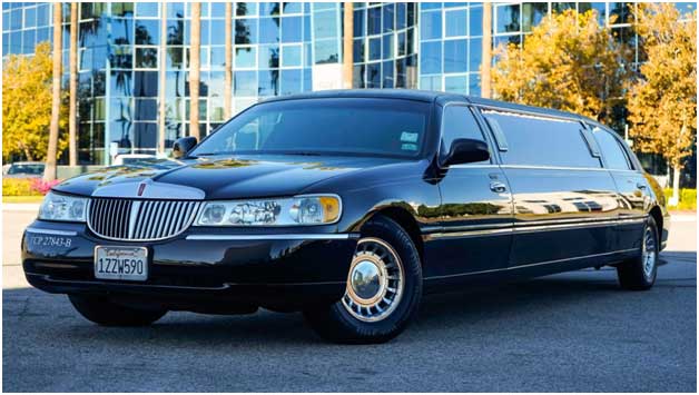 Chauffeured Limo Service for Luxurious Airport Transfer